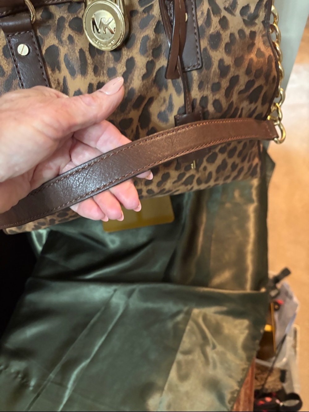 Michael Kors Large Hamilton Traveler Leopard Print Tote in Brown and Gold - Picture 5 of 13